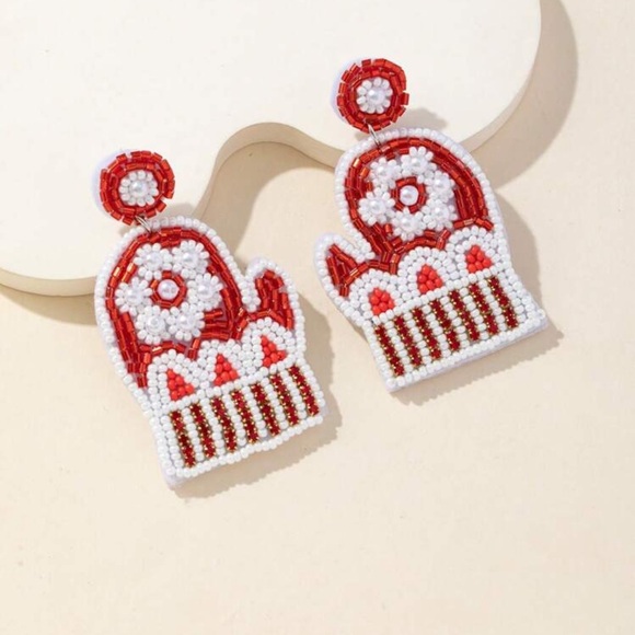 New beard Christmas mitten earrings - Picture 3 of 5